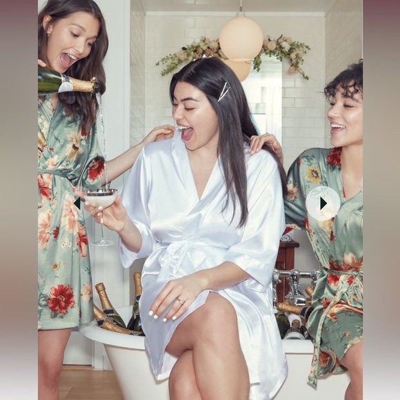 Bride Robe - Picture 3 of 7